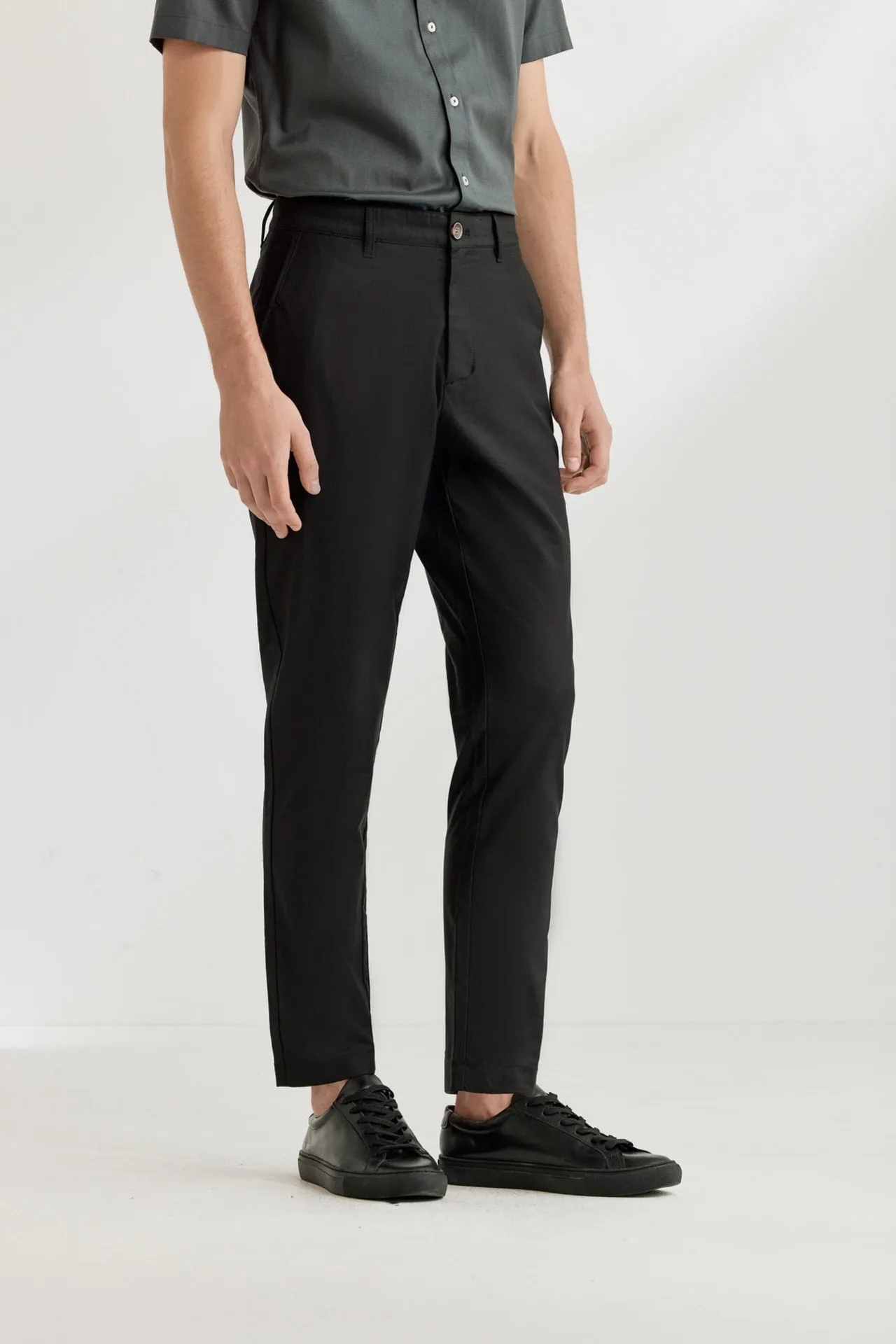 Soft Cotton Rich Stretch Casual Pants in Slim Tapered Fit