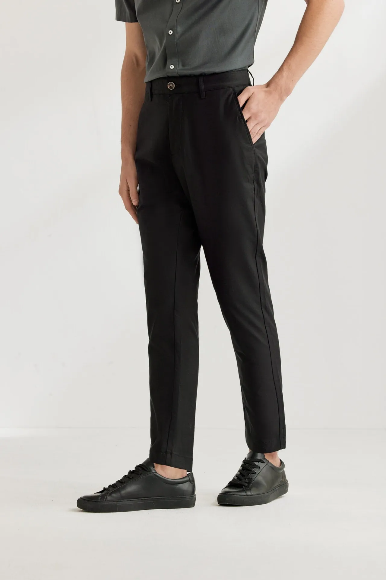 Soft Cotton Rich Stretch Casual Pants in Slim Tapered Fit