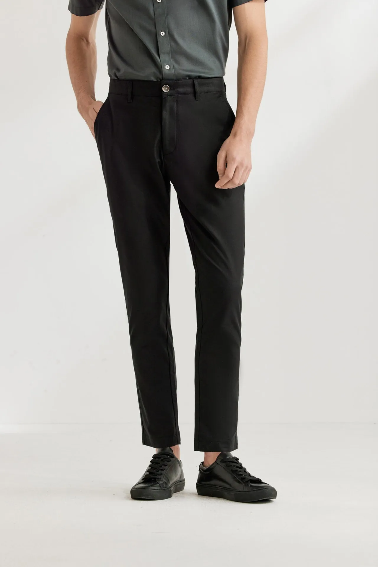 Soft Cotton Rich Stretch Casual Pants in Slim Tapered Fit