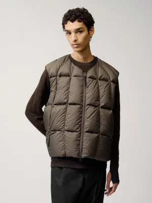 Three-Dimensional Down Light Vest